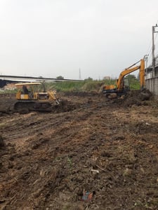 รับทำความสะอาดที่ดิน ขนขยะต้นไม้ออกทิ้ง รับกำจัดวัชพืช รับปรับที่ รัยไถที่0828703954