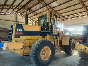 รถตักล้อยางkomatsu wa320-1 ใช้งานดี  ใบซื้อvาย ราคา 6.9แสน