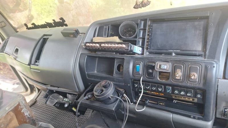 รถพ่วงแม่ลูกmitsubishi 320แรง มีทะเบียน ใช้งานดี ราคา500,000