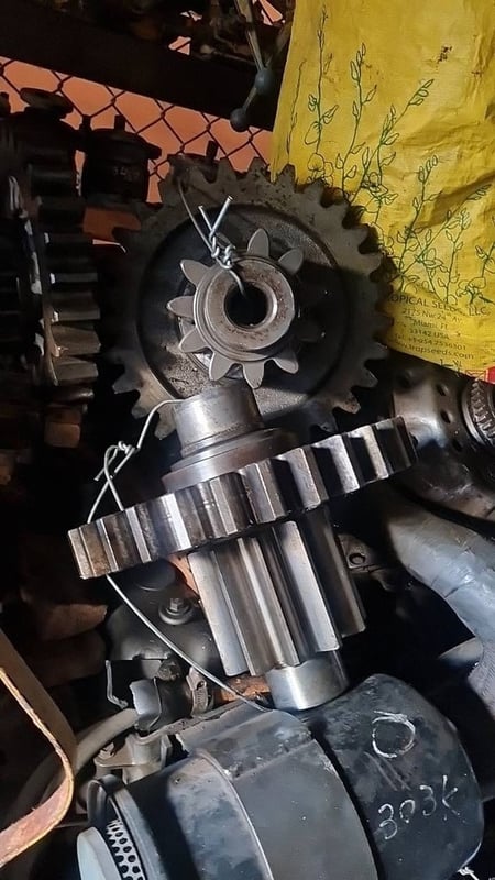 ขายอะไหล่รถแทรกเตอร์cat komatsuD7 D6 D5 D4 D3 D2 D80 D60a D50 a