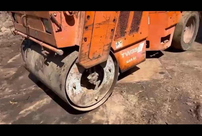 ขายรถบดsakai tw350  ใช้งานปกติ ใบซื้อขาย ราคา285,000