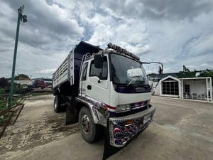 ขายรถ6ล้อดั้มisuzu sfr33ht 195. แรง ใช้งานเ มีทะเบียน ราคา 5.5แสน