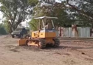 ขายรถแทรกเตอร์komatsu D20p-6ตีนเป็ด ใบมีดสไล้ ใช้งานดี ราคา285,000