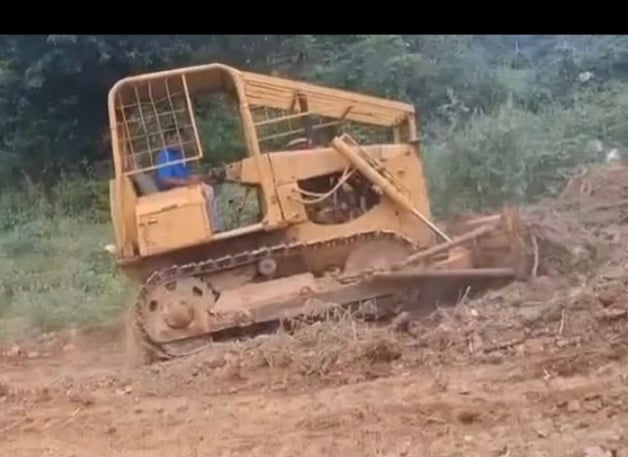 รถแทรกเตอร์CAT D4Eตีนไก่ ใช้งานได้ ใบซื้อvาย ราคาถูกดีๆๆ170,000 รถแทรกเตอร์CAT D4Eตีนไก่ ใช้งานได้ ใบซื้อvาย ราคาถูกดีๆๆ170,000