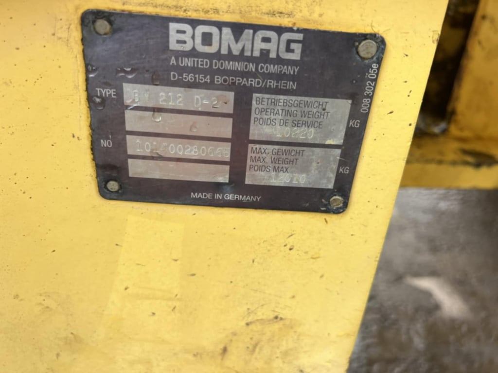 ขายรถบดล้อ10ตัน2เพลาBomag bw212D-2ใช้งานดี ใบซื้อvาย ราคาถูกเ3.7แสน0828703954 ขายรถบดล้อ10ตัน2เพลาBomag bw212D-2ใช้งานดี ใบซื้อvาย ราคาถูกเ3.7แสน0828703954