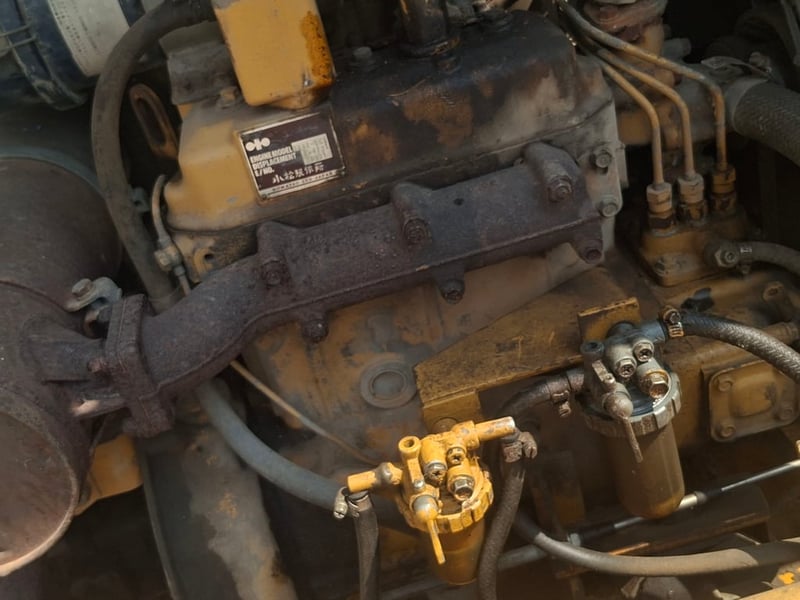 ขายรถแม็คโครเก่า japan  komatsu pc30-6ใช้งานดี มีไลเจาะ ใบซื้อขายราคา185,000