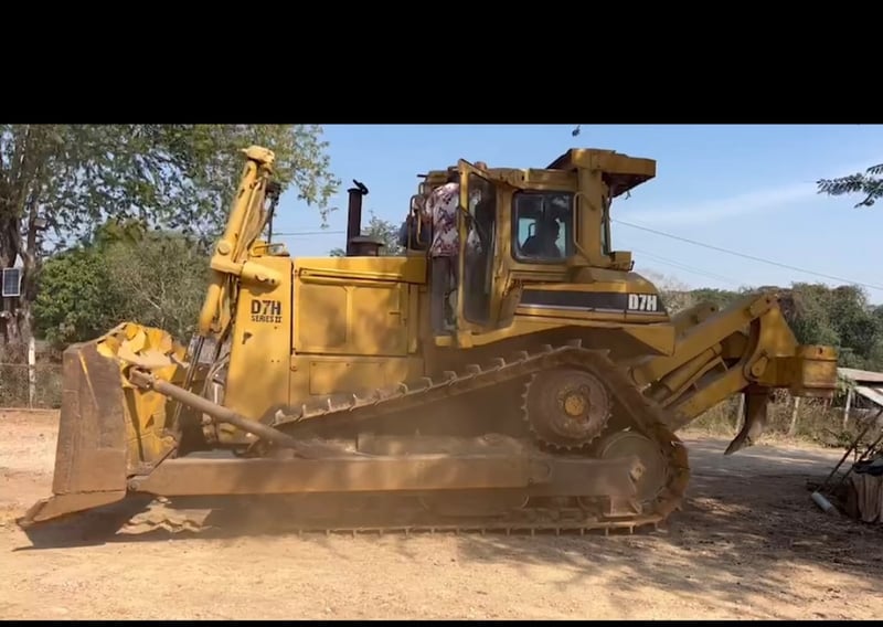 รถแทรกเตอร์ CAT D7H ตีนไก่ ใช้งานดี มีทะบียน ราคา1,450,000 