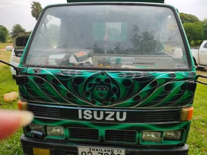 ขายรถ6ล้อดั้ม  isuzu nkr85 ใช้งานดี มีทะเบียน ราคา195,000