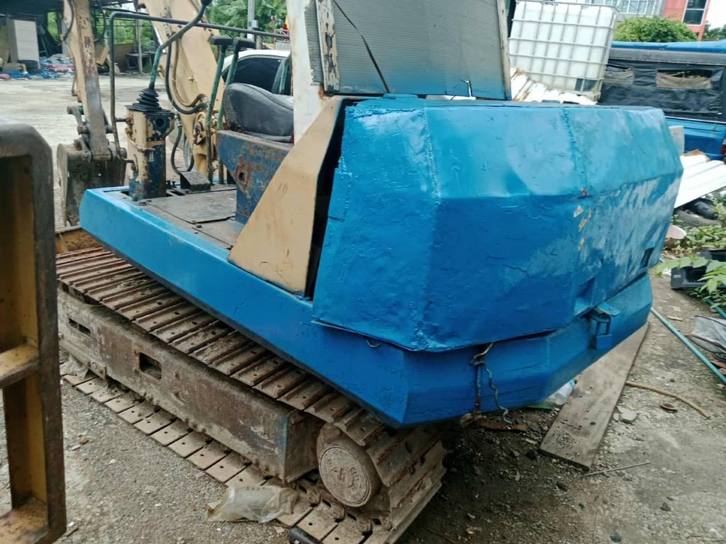 ขายรถแม็คโครkomatsu pc20-5ใช้งานดี ใบซื้อvาย ราคาถูกดี1.2แสน