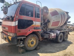 ขายรถโม่ปูนnissan 290แรง ใช้งานดี มีทะเบียน ราคา3.7แสน