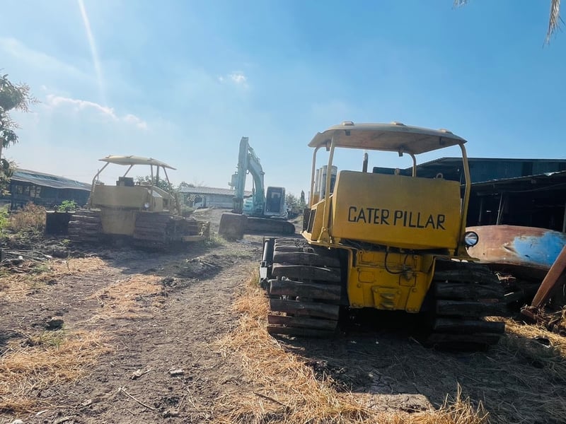 ขายรถแทรกเตอร์cat D4E ตีนเป็ด ใช้งานดี ใบซื้อขาย ราคาถูกดี385,000