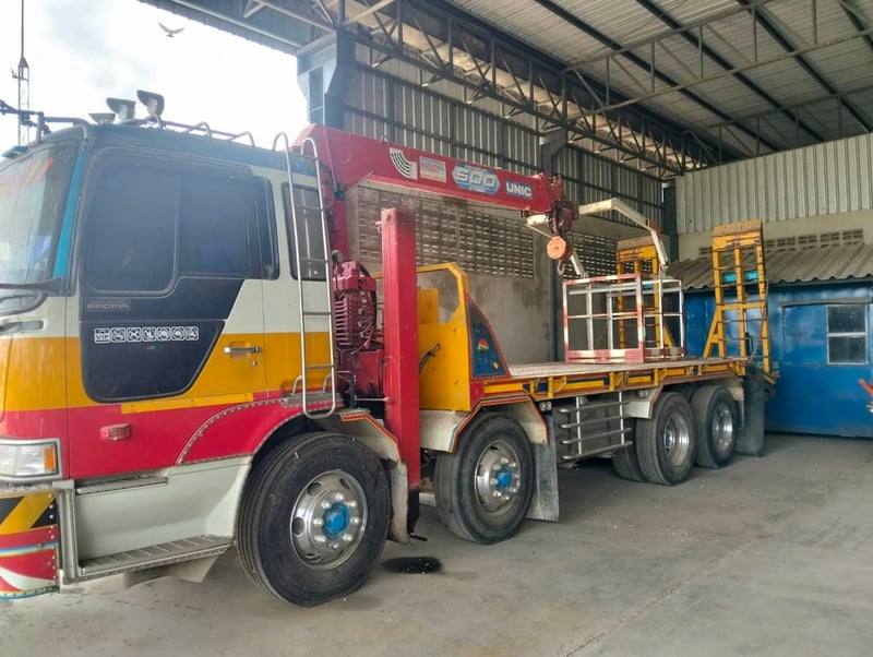 ขายรถ12ล้อติดเครน 5ตัน hino fn2pwe 325แรง ใช้งานดีมาก มีเล่มทะเบียน ราคาถูกดี1.2ล.บาท
