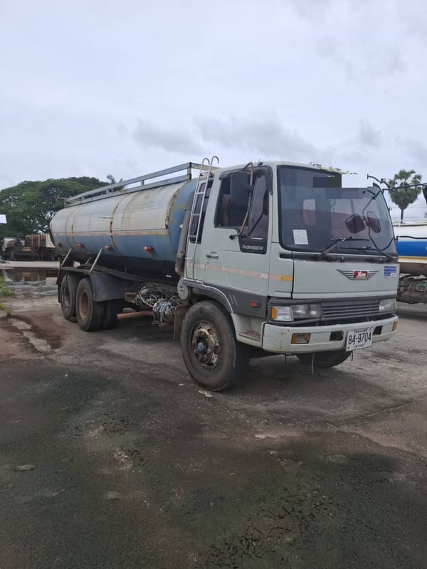 ขายรถบรรทุกน้ำ10ล้อ 2เพลา hino 195 มีทะเบียน ใช้งานดี ราคา3.5แสน
