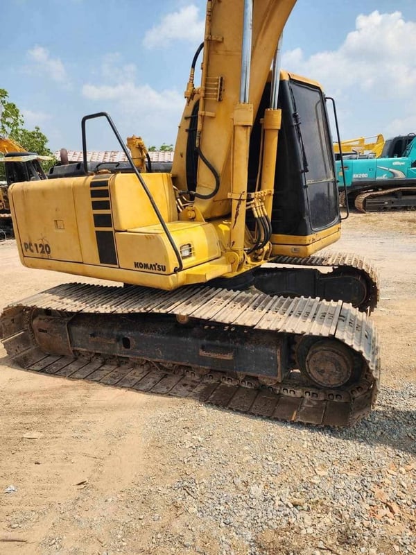 รถแม็คโครkomatsu pc120-6ใช้งานดี มีทะเบียน ราคา6.5อสน