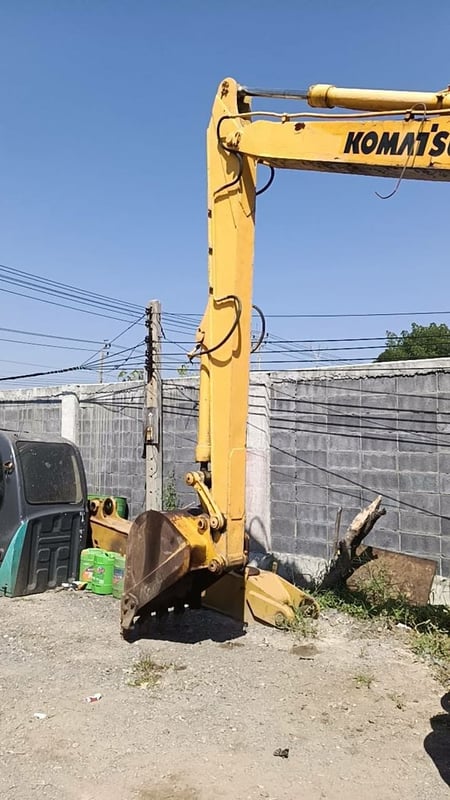 ขายรถแม็คโครkomatsu pc60-5 บูมยาว ใช้งานดี ใบซื้อขายราคา2.6แสน