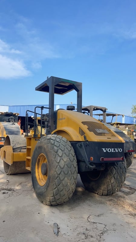 รถบดล้อยาง10ตันvollvo sd110ใช้งานดี มีทะเบียน ราคาถูกดีๆๆ9.8แสน