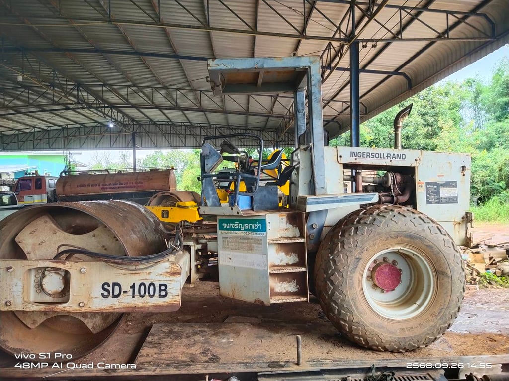 ขายรถบด10ตันingersoland sd100b เล่มทะเบียน ใช้งานดี ราคา6.4แสน ขายรถบด10ตันingersoland sd100b เล่มทะเบียน ใช้งานดี ราคา6.4แสน