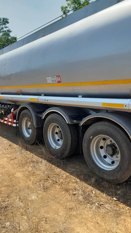 รถพ่วงน้ำมัน scania 410 มีทะเบีบน ใช้งานดี ราคา1,650,000