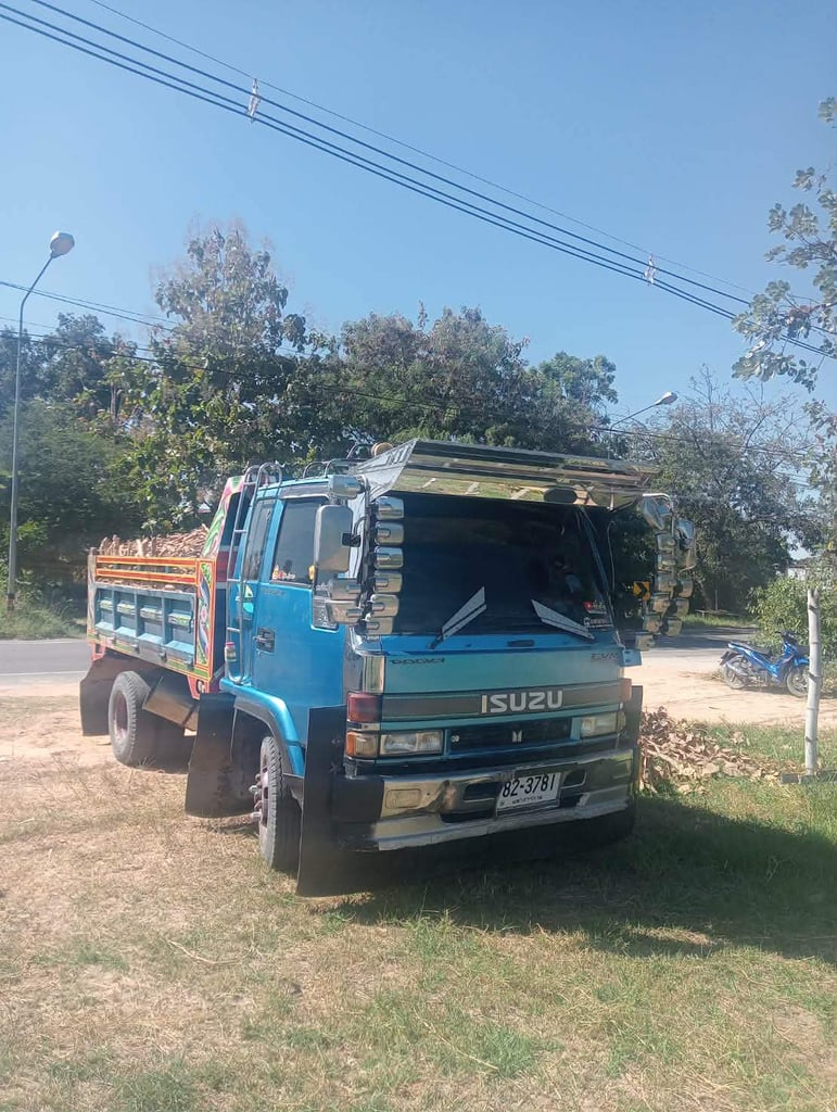 รถ6ล้อดั้มisuzu frr12f  195แรง ใช้งานดี มีทะเบียน ราคา4.3แสน