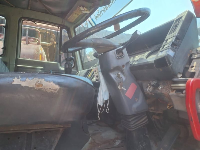 ขายรถ10ล้อ2เพลาisuzu 240 แรง ใช้งานดี มีทะเบียน ราคาถูกก495,000