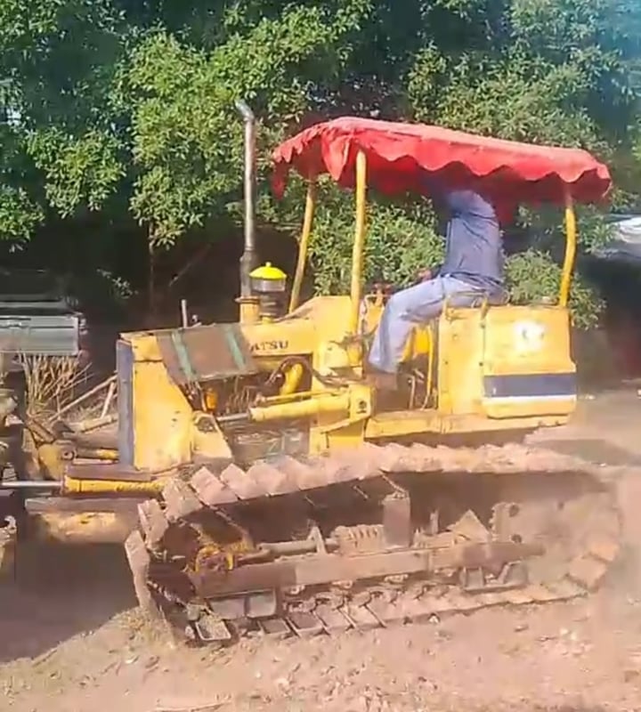 รถแทรกเตอร์komatsu D20p-5ตีนเป็ด ใช้งานดี ใบมีดสไล้ ราคา165,000