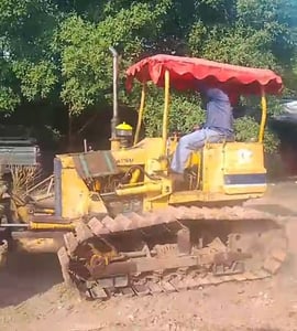 รถแทรกเตอร์komatsu D20p-5ตีนเป็ด ใช้งานดี ใบมีดสไล้ ราคา165,000