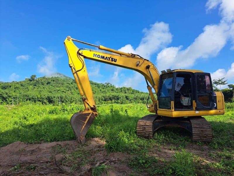 ขายรถแม็คโครkomatsu pc130-7 ใช้งานดี มีทะเบียน ราคา6.8แสน