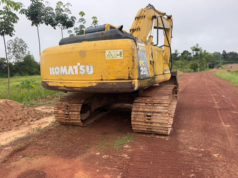 ขายรถแม็คโครkomatsu pc200-8 ใช้งานดี มีทะเบียน ราคา4.7แสน