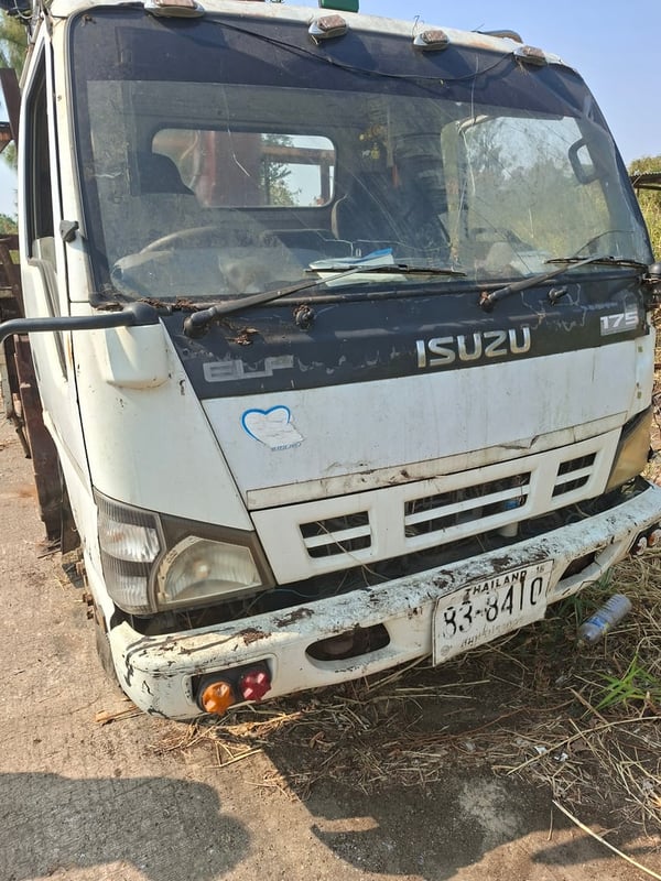 รถ6ล้อ isuzu. 175แรง  ติดเครน3ตัน มีทะเบียน ใช้งานได้ ราคา3.3แสน