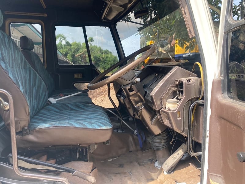 ขายรถ10ล้อติดเครน 3ตันมีทะเบียน mitsubishi fn517 290แรง ราคา5.4แสน ขายรถ10ล้อติดเครน 3ตันมีทะเบียน mitsubishi fn517 290แรง ราคา5.4แสน