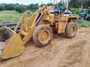 ขายรถตักล้อยางkomatsu 505 ใช้งานดี ใบซื้อขาย ราคา185,000