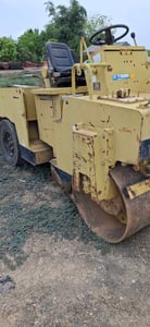 ขายรวม2คันรถแทรกเตอร์komatsu D20p-6 รถบด4ตันbomag ใช้งานดี ใบซื้อขายราคา3.6แสน 