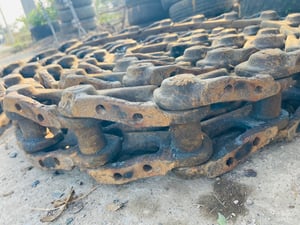 ขายโซ่แทรกเตอร์komatsu D20p-5มือ2 สภาพดี ราคาคู่ละ13,000