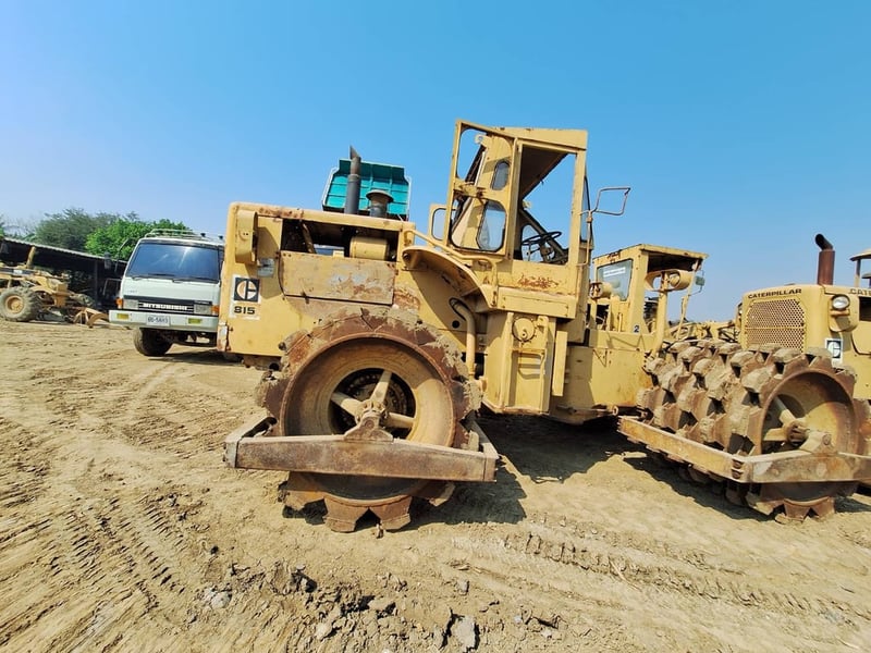 ขายรถบดล้อกนาม4ล้อcat815ใช้งานดี มีทะเบียน ราคา1,580,000