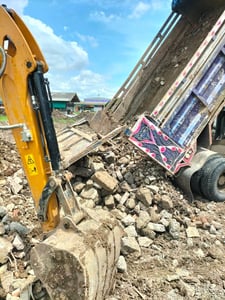 ขายหินคลุก หินผุ หน้าดิน ลูกรัง เศษปูนทุปตึก รับถม