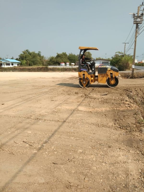 ให้เช่ารถบด10ตัน4ตัน รถแทรกเตอร์ รถเกรด แม็คโคร รถ6ล้อดั้ม