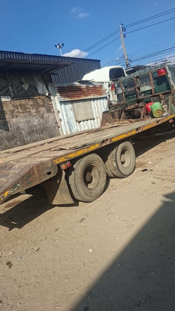 ขายรถ10ล้อเทเลอ isuzu 2เพลา 195แรง มีทะเบียน ใช้งานดี ราคา395,000