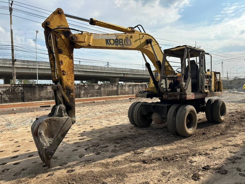 รถแม็คโครkobelco sk120ล้อยาง ใช้งานได้ปกติ ใบซื้อขาย ราคา270,000