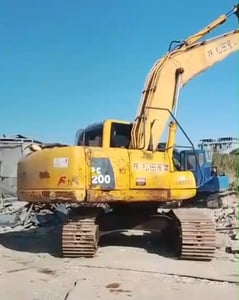 ขายรถแม็คโครkomatsu pc200-8 ใช้งานดี ใบซื้อขาย 495,000ราคา