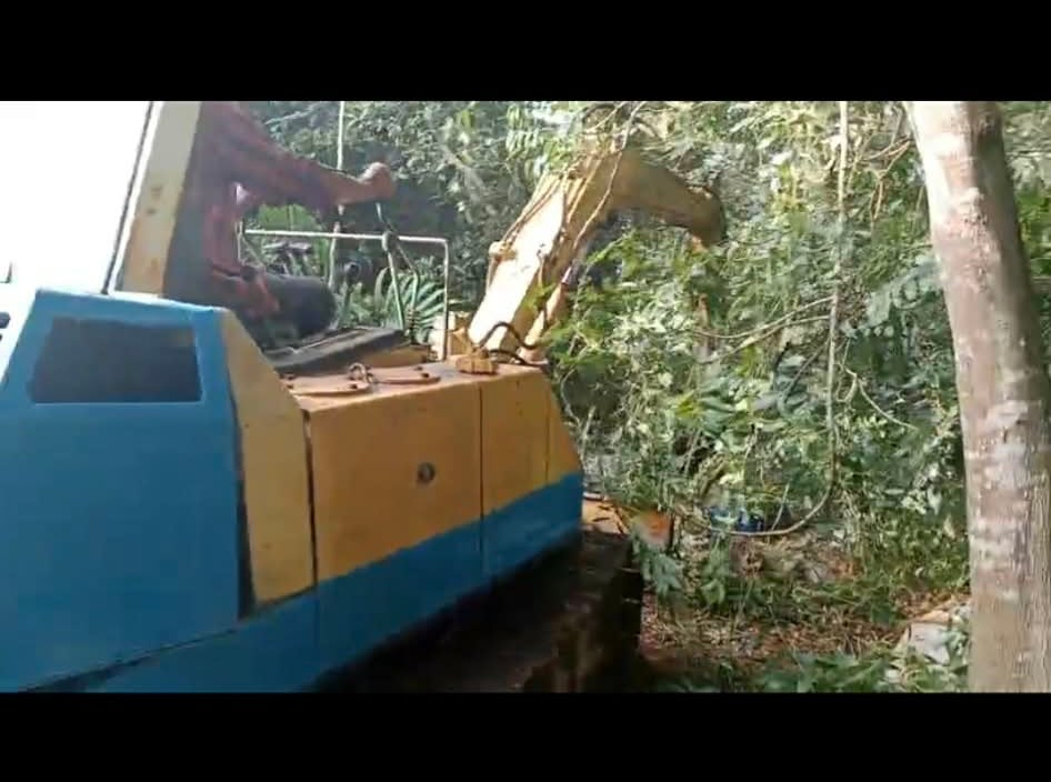 รถแม็คโครkomatsu pc20-5 ใช้งานดี ใบซื้อvายราคา1.3แสน