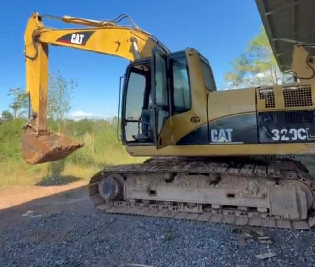 ขายรถแม็คโครcat 320c ใช้งานดี มีทะเบียน ราคา4.8แสน