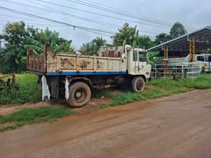 ขายรถ6ล้อhino ดั้ม ทะเบียนขาด เครื่องหลวม ใช้งานได้ ราคา19,5000