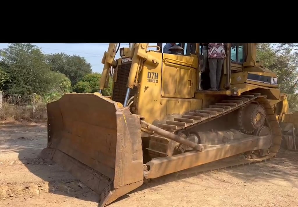 รถแทรกเตอร์ CAT D7H ตีนไก่ ใช้งานดี มีทะบียน ราคา1,450,000 