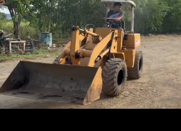 ขายรถตักล้อยาง komatsu wa30 ใช้งานดี ทำงานดี ใบซื้อขายราคาถูก1.5แสน