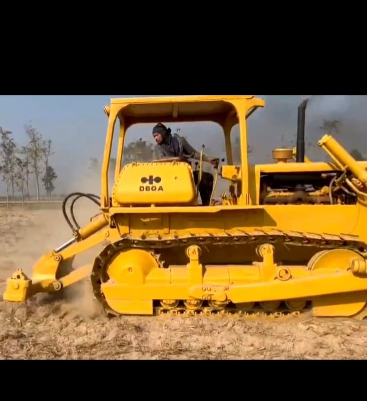 รถแทรกเตอร์komatsu D60a ตีนไก่ มีลิปเปอร์ ใช้งานดี ใบซื้อvายราคา365,000 รถแทรกเตอร์komatsu D60a ตีนไก่ มีลิปเปอร์ ใช้งานดี ใบซื้อvายราคา365,000