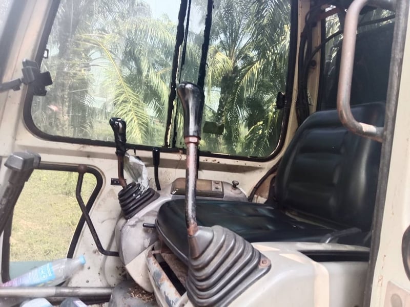 ขายรถแม็คโครkomatsu pc30-7ใช้งานดี ใบซื้อvาย ราคา285,000