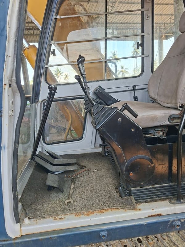 ขายรถแม็คโครkobelco sk60-3ใช้งานดี เก่าjapan ใบซื้อขาย ราคา3.3แสน