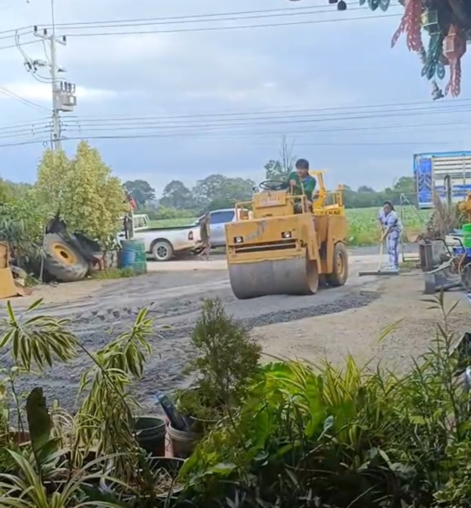 ขายรถบดล้อหน้าเหล็กหลังยาง 4ตันbomag ใช้งานดี ใบซื้อขาย ราคา1.7แสน ขายรถบดล้อหน้าเหล็กหลังยาง 4ตันbomag ใช้งานดี ใบซื้อขาย ราคา1.7แสน