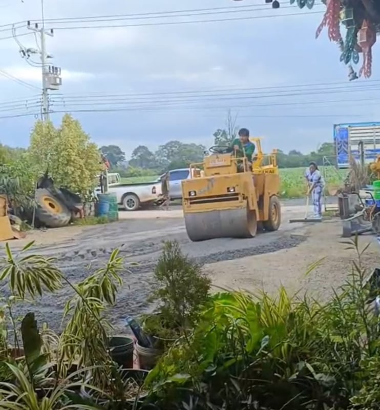 ขายรถบดล้อหน้าเหล็กหลังยาง 4ตันbomag ใช้งานดี ใบซื้อขาย ราคา1.7แสน ขายรถบดล้อหน้าเหล็กหลังยาง 4ตันbomag ใช้งานดี ใบซื้อขาย ราคา1.7แสน