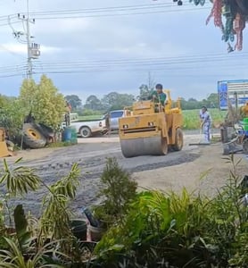 ขายรถบดล้อหน้าเหล็กหลังยาง 4ตันbomag ใช้งานดี ใบซื้อขาย ราคา1.7แสน ขายรถบดล้อหน้าเหล็กหลังยาง 4ตันbomag ใช้งานดี ใบซื้อขาย ราคา1.7แสน